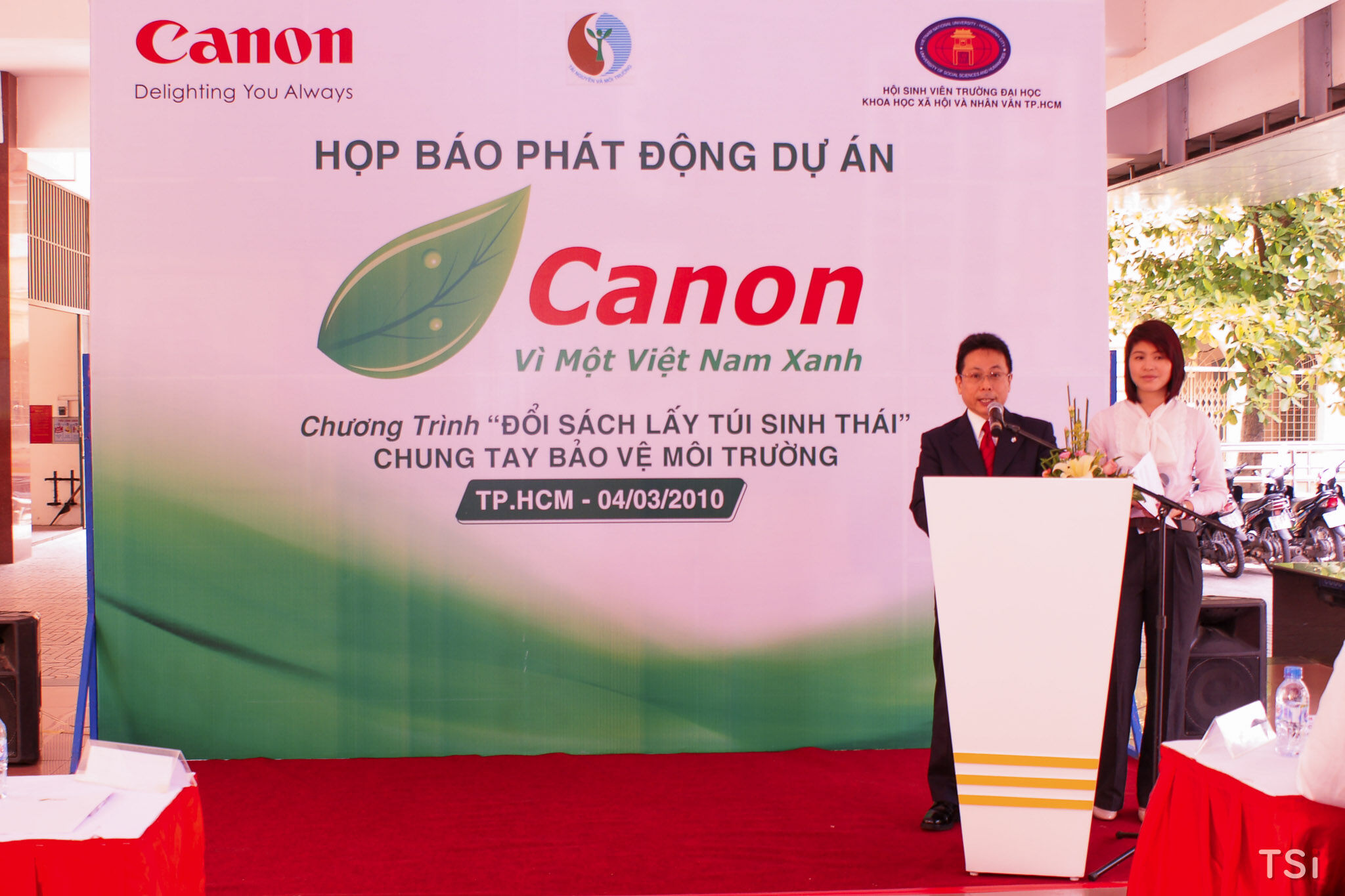 Canon khởi động "Đổi sách lấy túi thân thiện môi trường" Canon khởi động "Đổi sách lấy túi thân thiện môi trường"