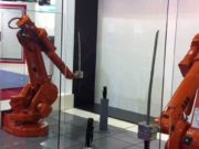 Hai cánh tay robot đấu kiếm katana với chuyển động cực chính xác Cùng xem hai cánh tay robot đấu katana. Chuyển động cực kì chính xác