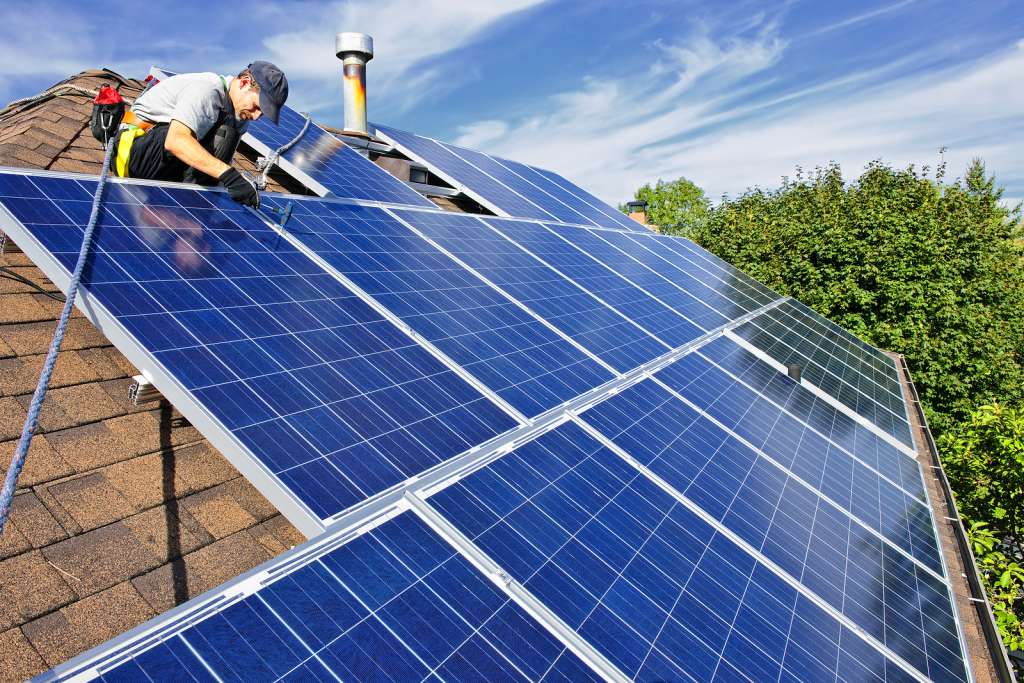 Việt Nam sẽ sản xuất 210 tỷ kWh điện mặt trời vào năm 2050 Việt Nam sẽ sản xuất 210 tỷ kWh điện mặt trời vào năm 2050