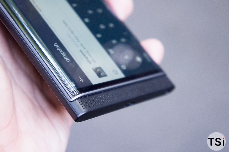 Ảnh BlackBerry Priv tại Sài Gòn: Smartphone chạy Android đầu tiên của "Dâu Đen" Ảnh BlackBerry Priv tại Sài Gòn: Smartphone chạy Android đầu tiên của "Dâu Đen"