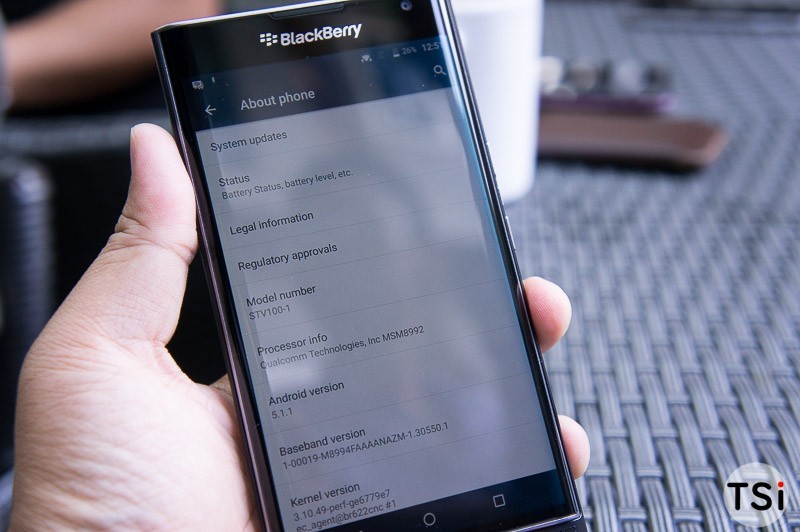 Ảnh BlackBerry Priv tại Sài Gòn: Smartphone chạy Android đầu tiên của "Dâu Đen" Ảnh BlackBerry Priv tại Sài Gòn: Smartphone chạy Android đầu tiên của "Dâu Đen"