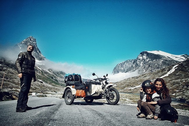 Ảnh gia đình 3 người khám phá Châu Âu bằng xe sidecar Ảnh gia đình 3 người khám phá Châu Âu bằng xe sidecar
