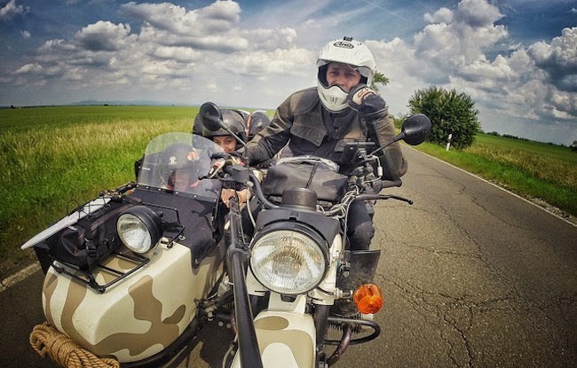 Ảnh gia đình 3 người khám phá Châu Âu bằng xe sidecar Ảnh gia đình 3 người khám phá Châu Âu bằng xe sidecar