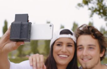 Prynt máy chụp ảnh lấy liền hoạt động với iPhone và Samsung