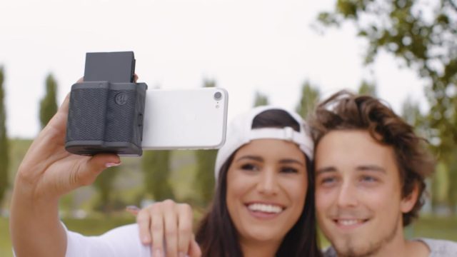 Prynt máy chụp ảnh lấy liền hoạt động với iPhone và Samsung