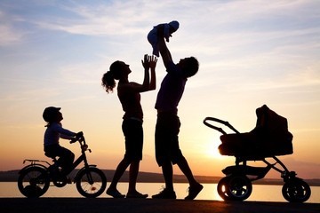Những tác hại khi trẻ em lạm dụng thiết bị điện tử quá sớm Trẻ em không thể phát triển nhân cách tốt khi lạm dụng thiết bị điện tử quá sớm