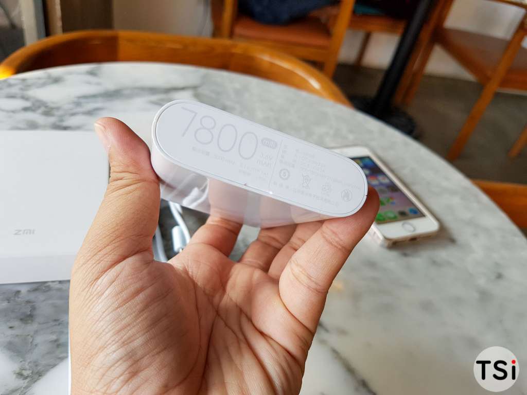 Ảnh thực tế Xiaomi Zmi MF855: phát WiFi kiêm pin dự phòng