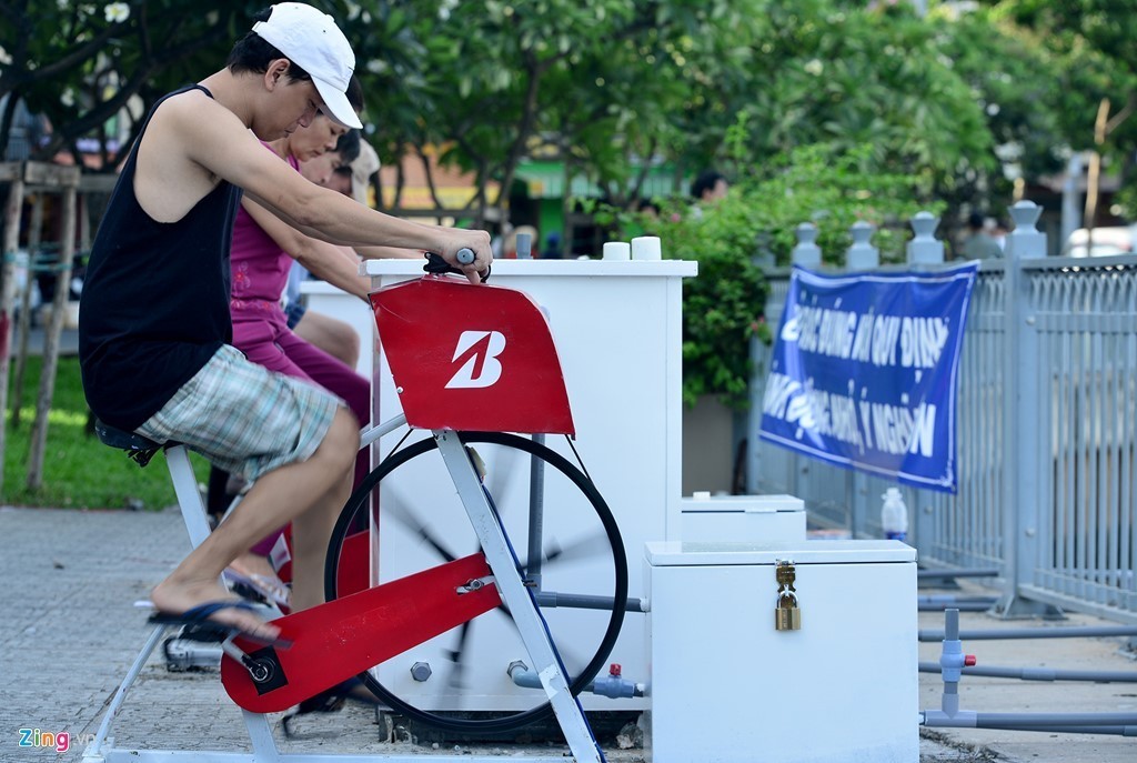 Sài Gòn có máy tập thể dục lọc nước đầu tiên ở kênh Nhiêu Lộc