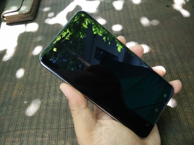 Ảnh Asus ZenFone 3 trước thời điểm chính thức: long lanh, to, cấu hình mạnh Ảnh Asus ZenFone 3 trước thời điểm chính thức: long lanh, to, cấu hình mạnh