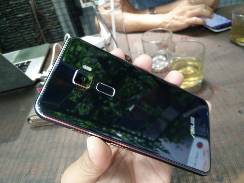Ảnh Asus ZenFone 3 trước thời điểm chính thức: long lanh, to, cấu hình mạnh