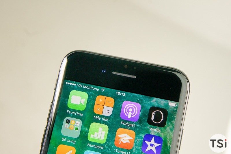 Ảnh thực tế iPhone 7 Jet Black vừa về Việt Nam, so sánh cùng iPhone 3Gs của năm 2008