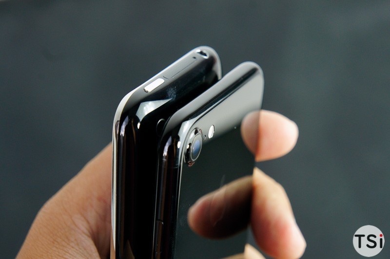 Ảnh thực tế iPhone 7 Jet Black vừa về Việt Nam, so sánh cùng iPhone 3Gs của năm 2008