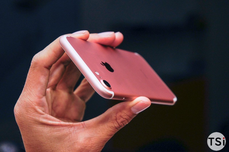 Ảnh thực tế iPhone 7 bản Rose Gold dung lượng 256GB đầu tiên tại Việt Nam