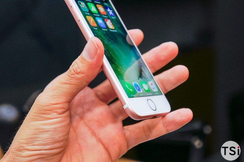 Ảnh thực tế iPhone 7 bản Rose Gold dung lượng 256GB đầu tiên tại Việt Nam