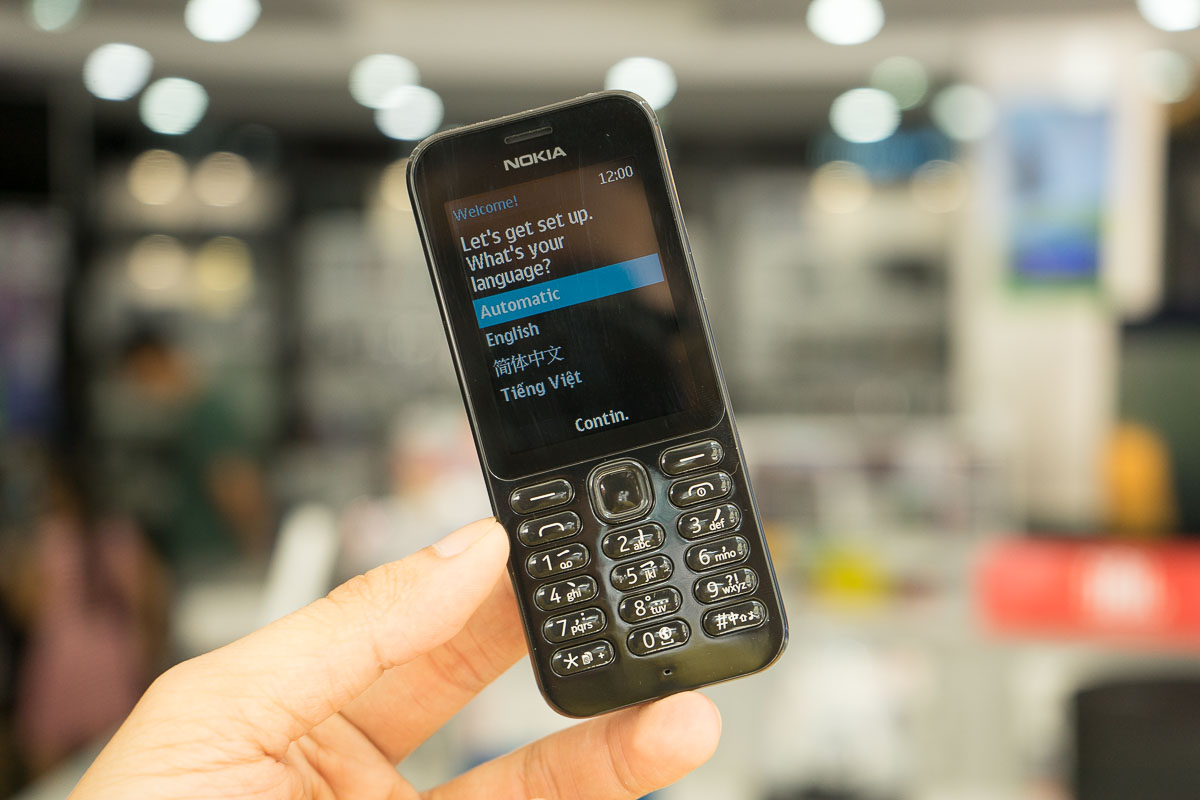 Ảnh mở hộp Nokia 222: Màu đen Jet Black, giá gần 1 triệu đồng