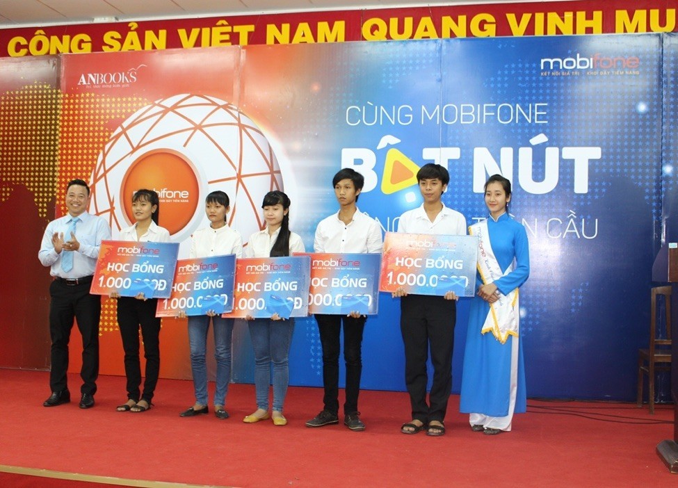 MobiFone trao học bổng hơn 300 triệu đồng đến với sinh viên Tây Nam Bộ