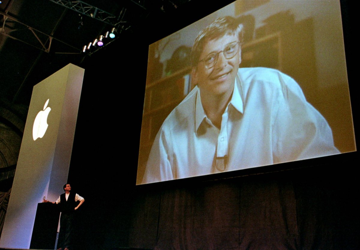 Cùng nhìn lại quá trình Steve Jobs hồi sinh Apple trước bờ vực phá sản