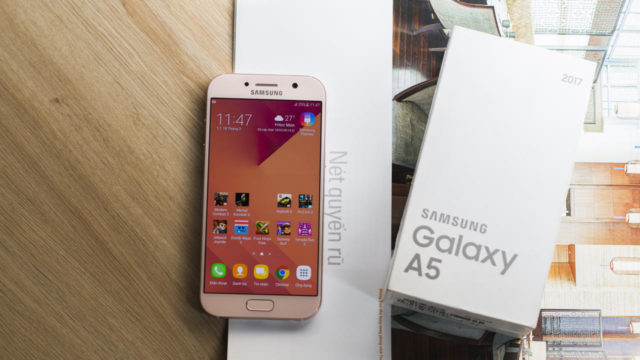 Thế Giới Di Động lên kệ 2 dòng smartphone mới của Samsung và HTC Thế Giới Di Động lên kệ 2 dòng smartphone mới của Samsung và HTC