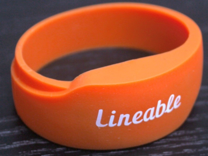 Lineable: vòng đeo tay định vị, chống lạc trẻ và không cần lo sạc pin