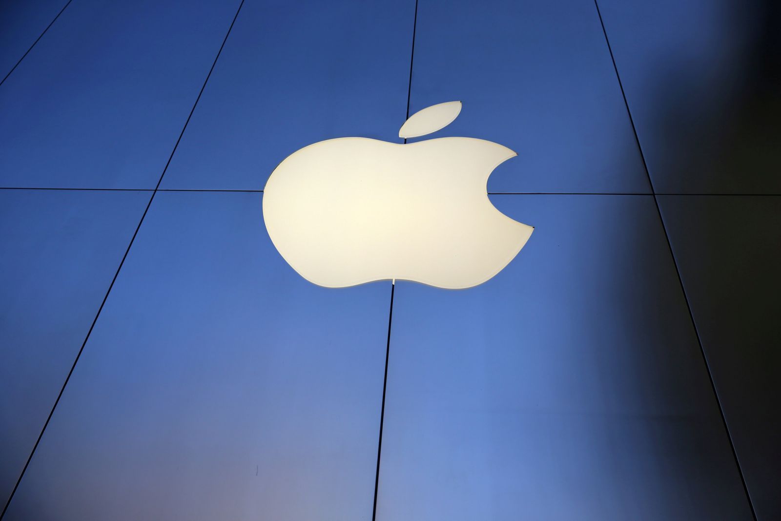 Bán giá rẻ hơn, Apple đang muốn rời bỏ hình ảnh thương hiệu cao cấp của mình?