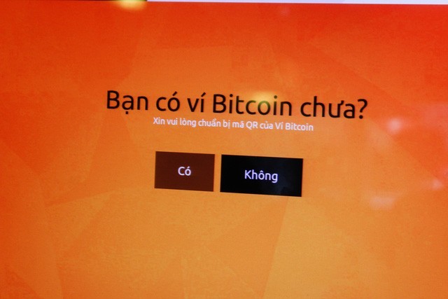 Thử mua bán bitcoin bằng máy ATM chuyên dụng đầu tiên tại Việt Nam