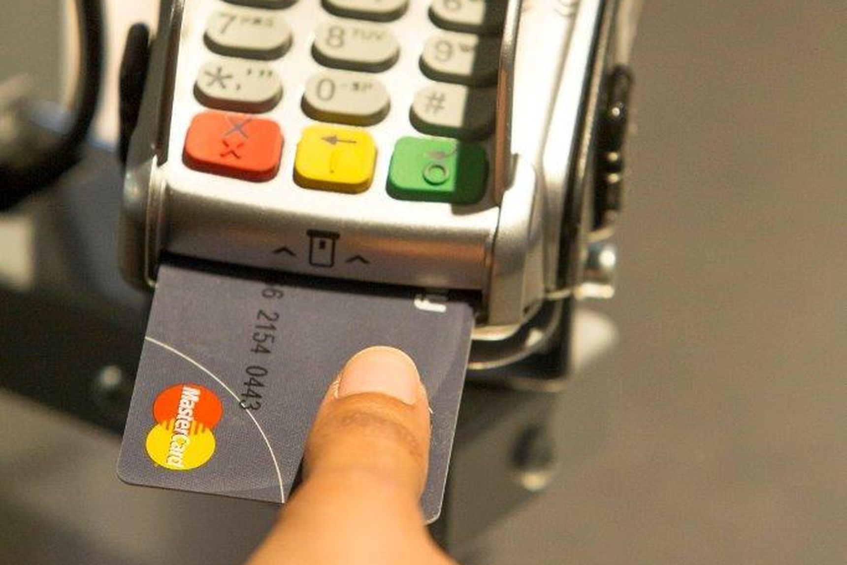 Mastercard tích hợp cảm biến vân tay lên thẻ