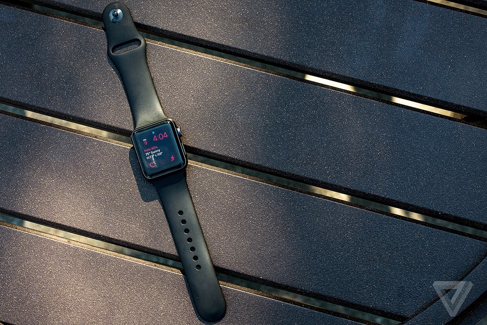 Doanh số Apple Watch đạt gần gấp đôi so với năm ngoái