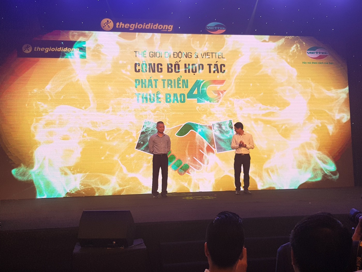 Thế Giới Di Động và Viettel bắt tay phát triển 4G tại Việt Nam Thế Giới Di Động và Viettel bắt tay phát triển 4G tại Việt Nam