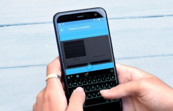 Bàn phím điện thoại HTC xuất hiện quảng cáo