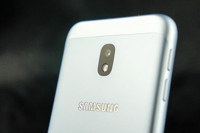 Mở Hộp Samsung Galaxy J3 Pro 2017: Nhỏ Nhẹ, Cầm Thích, Màn Hình Đẹp