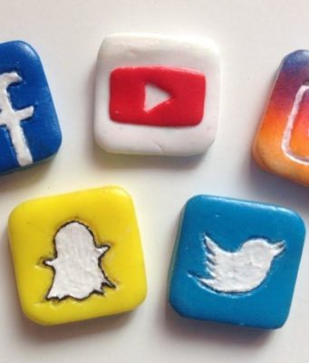 Facebook đang đánh mất người dùng trẻ vào tay Instagram và Snapchat Facebook đang đánh mất người dùng trẻ vào tay Instagram và Snapchat