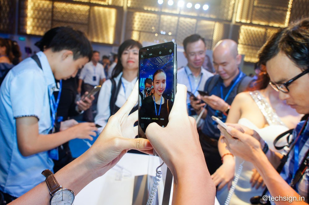 Vivo V7+ lên kệ: camera selfie 24MP, màn hình FullView, giá 8 triệu đồng