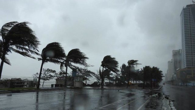 Mạng Internet trong nước 'đứt' vì bão số 10