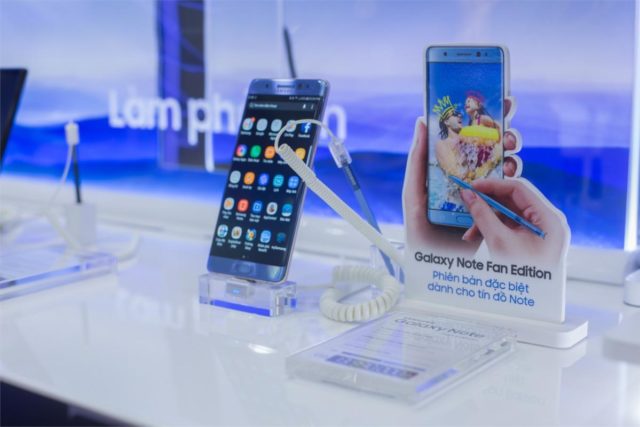Hết suất đặt trước, FPT Shop tặng thêm quà cho khách mua Galaxy Note Fan Edition