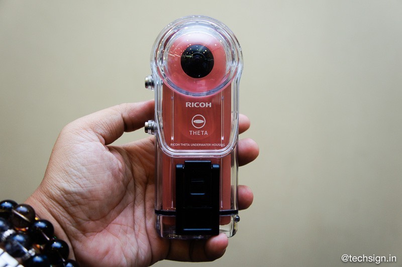 Camera 360 Ricoh Theta V ra mắt tại Việt Nam giá 11 triệu, có bán cả phụ kiện