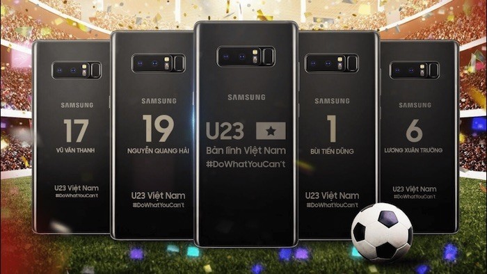 Samsung tặng tuyển thủ U23 Việt Nam Galaxy Note8 và Gear S3 Frontier