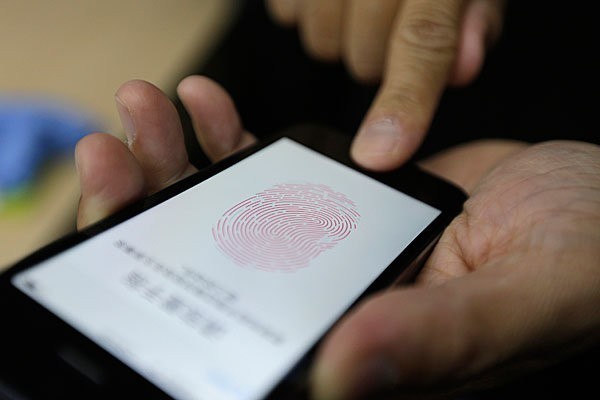 FBI có thể mở khoá iPhone bằng vân tay người chết