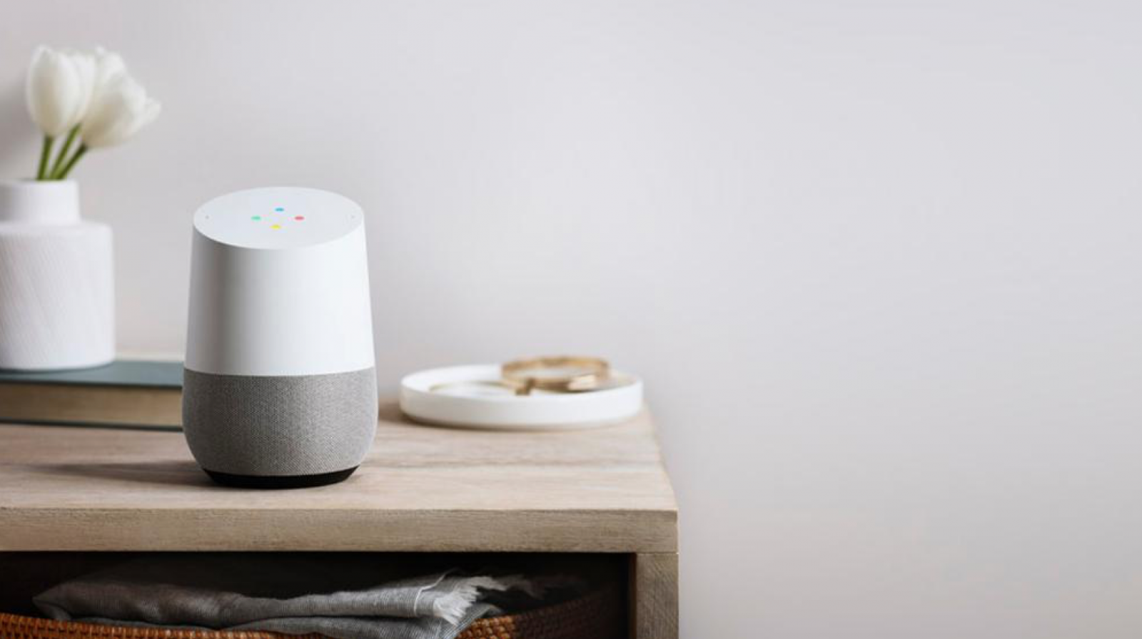 Doanh số loa thông minh Google Home lần đầu vượt Echo