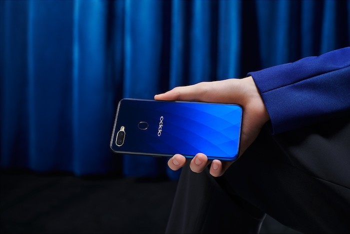 FPT Shop tặng sạc nhanh dự phòng VOOC khi đặt mua OPPO F9