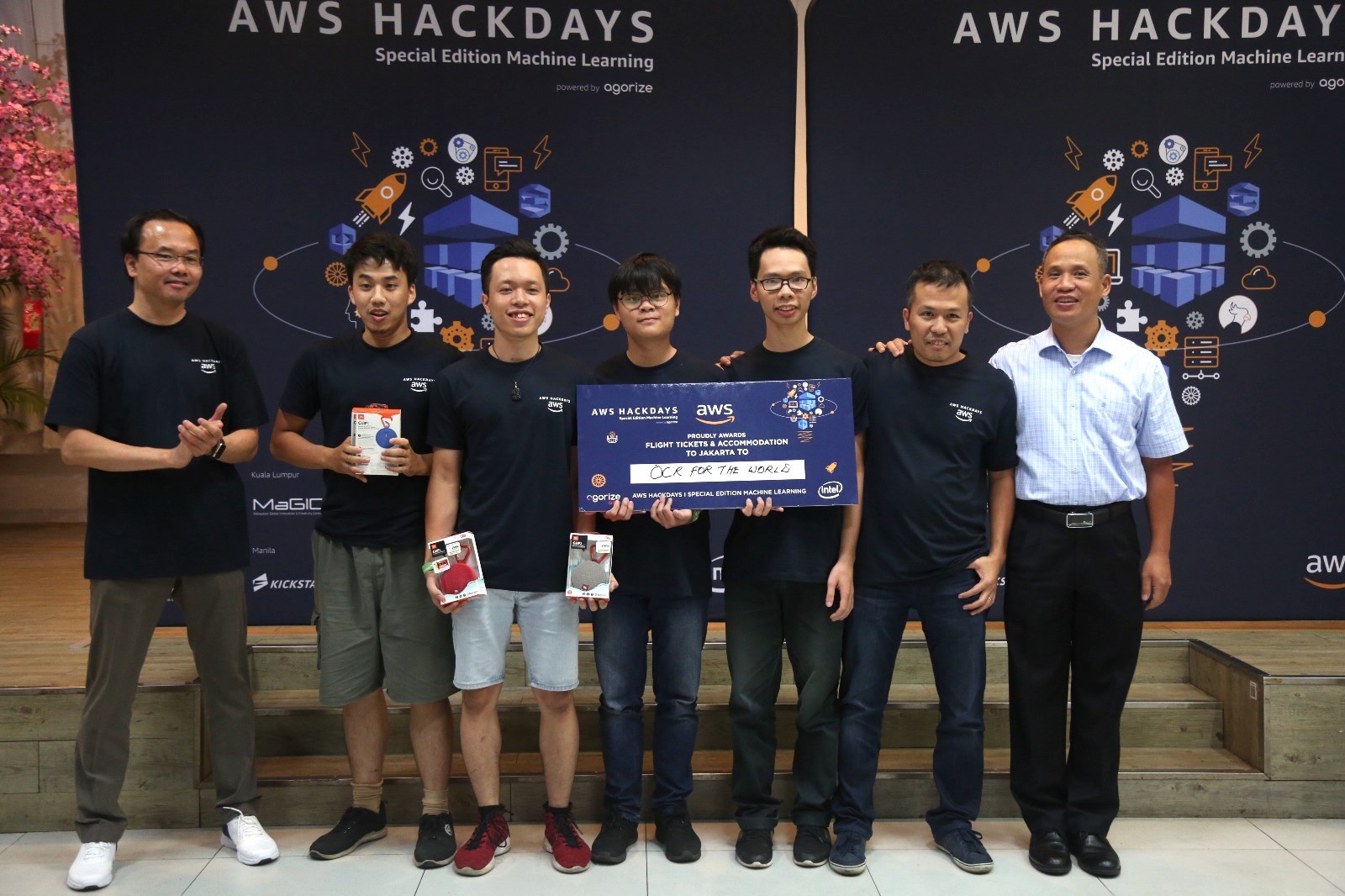 OCR For the World đại diện Việt Nam tham dự vòng chung kết AWS Hackdays 2018