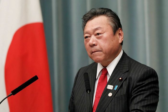 Bộ trưởng An ninh mạng Nhật Bản chưa từng dùng máy tính