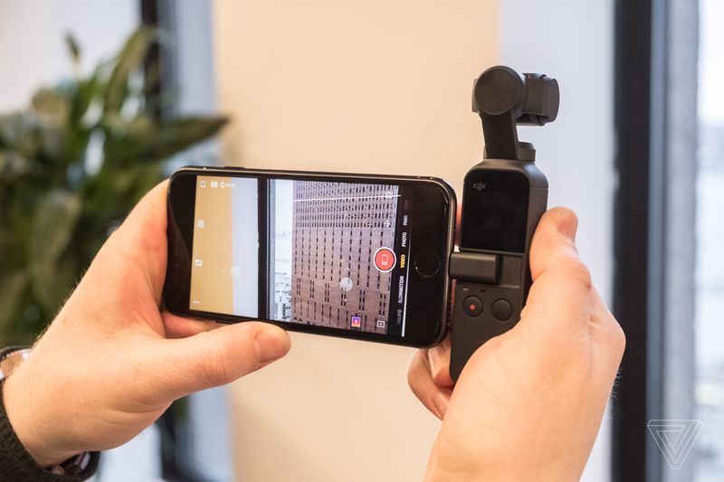 DJI Osmo Pocket: thiết bị cầm tay nhỏ gọn có thể quay 4K siêu mượt