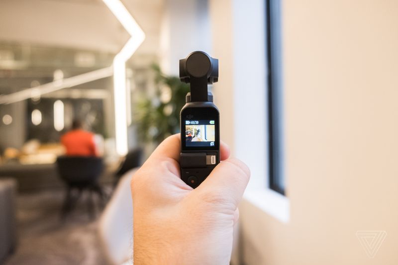 DJI Osmo Pocket: thiết bị cầm tay nhỏ gọn có thể quay 4K siêu mượt