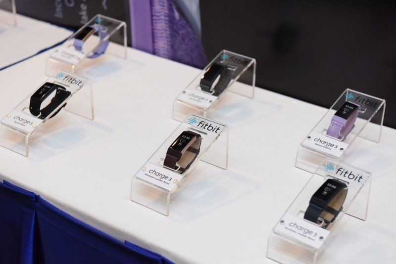 Synnex FPT lên kệ Fitbit Charge 3, giá từ 3,8 triệu đồng