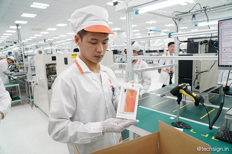 Thăm nhà máy sản xuất điện thoại VinSmart