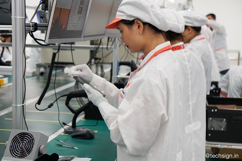 Thăm nhà máy sản xuất điện thoại VinSmart