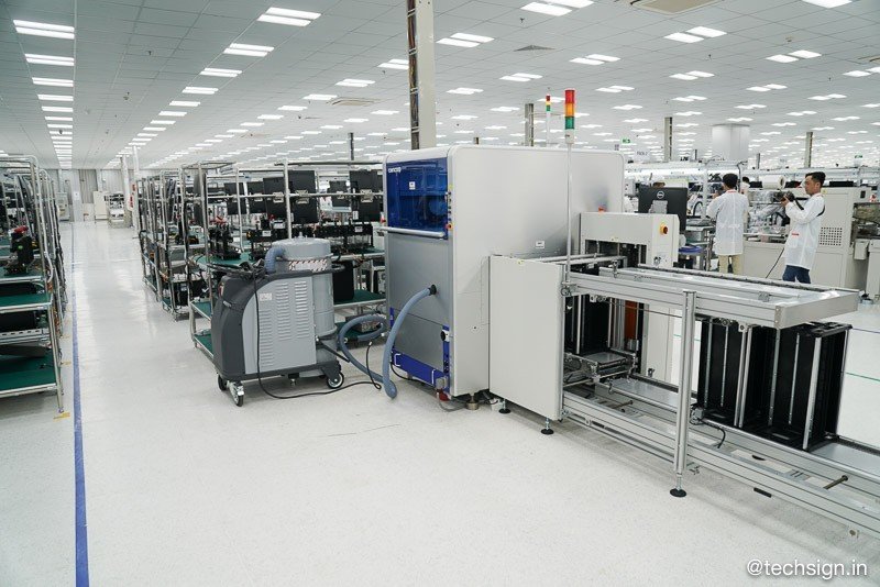 Thăm nhà máy sản xuất điện thoại VinSmart