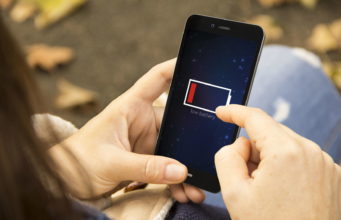 Đừng để pin điện thoại khiến bạn bị stress, hãy sạc khi có thể