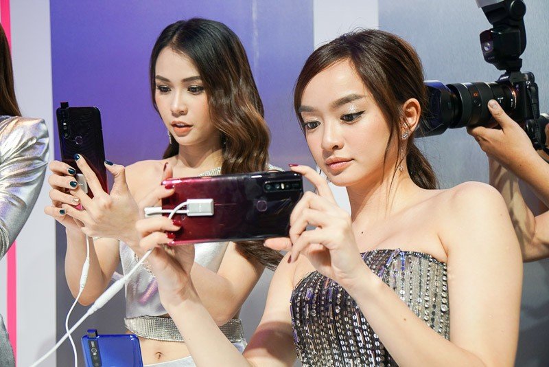 Vivo V15 ra mắt: camera selfie 'tàng hình'đến 32 chấm