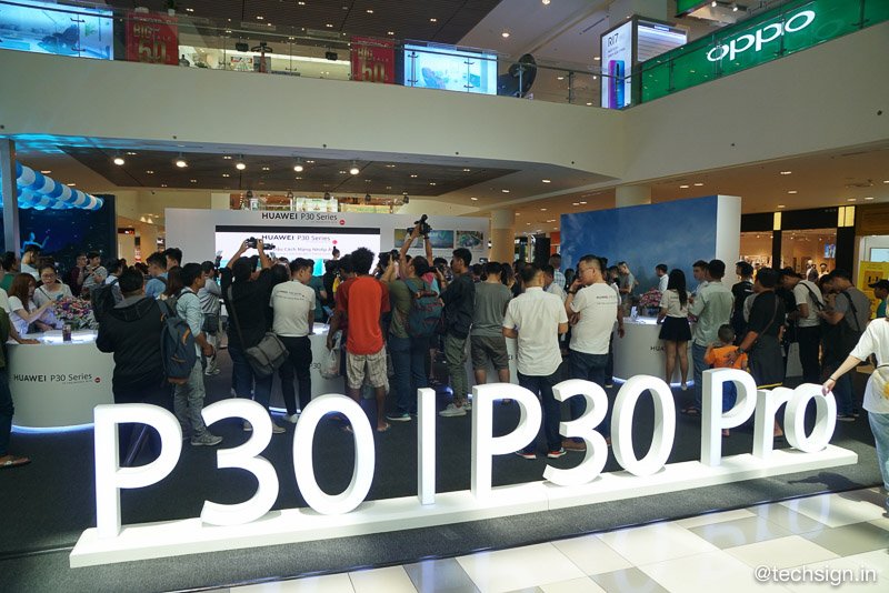 Nhộn nhịp buổi mở bán Huawei P30 Series tại TP.HCM